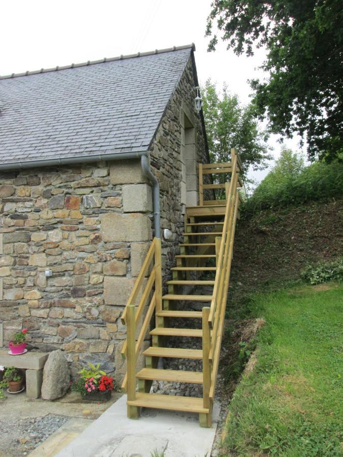 Les Coquelicots Bed & Breakfast Saint-Urbain  Exterior photo